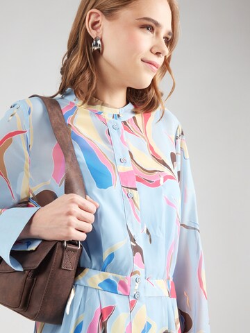 NÜMPH - Vestidos camiseiros 'KYNDALL' em azul