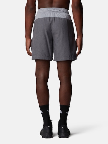 THE NORTH FACE Regular Trousers in Grey