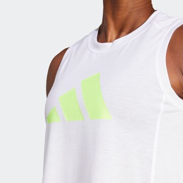 ADIDAS PERFORMANCE - Top deportivo 'Essentials' en blanco
