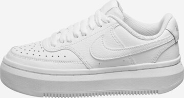 Baskets basses 'Court Vision Alta' Nike Sportswear en blanc