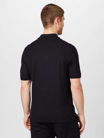 Tricou de la bugatti pe negru