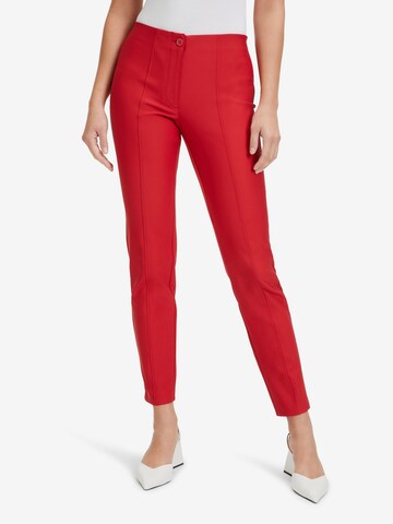 Coupe slim Pantalon Betty Barclay en rouge : devant
