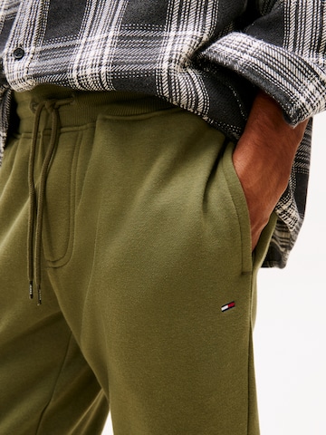 Tommy Jeans Конический (Tapered) Штаны в Зеленый