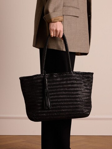 MANFIELD Handbag in Black: front