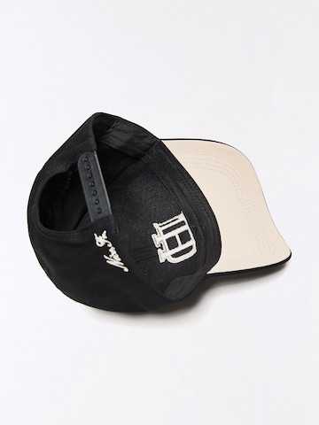 Casquette 'NEW VARSITY' Bershka en noir