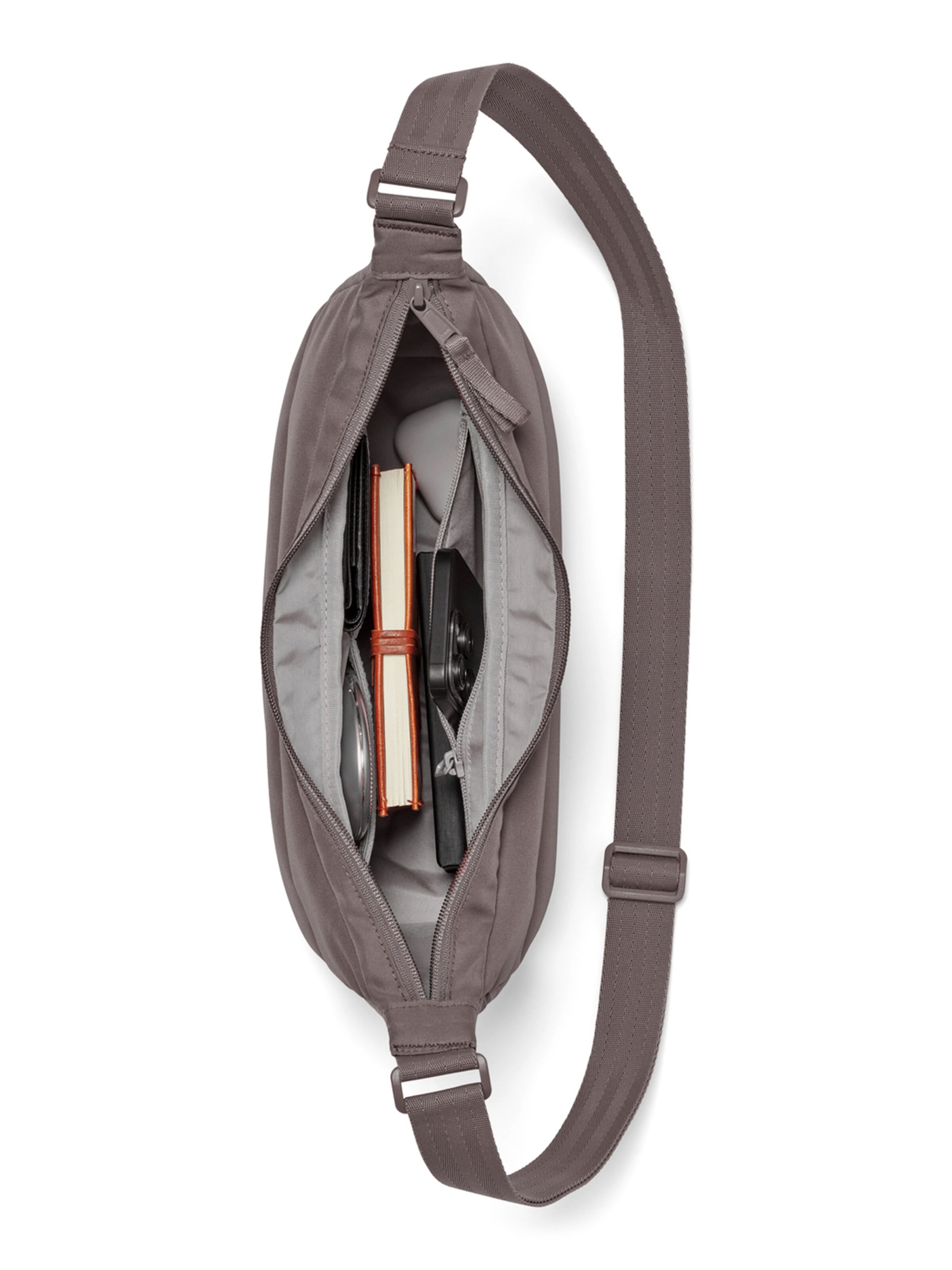 LARKSON Skuldertaske 'Emma Small' i brun: top