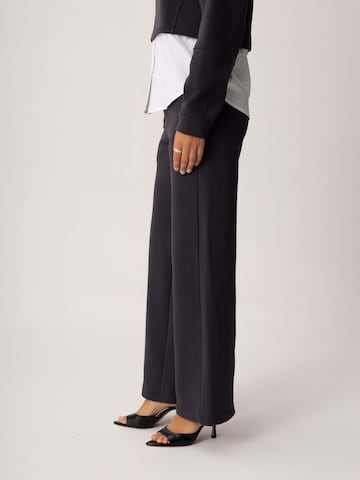 Loosefit Pantalon FEMSSY en gris