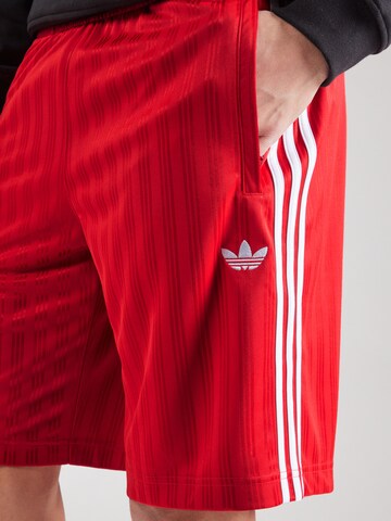 Regular Pantalon ADIDAS ORIGINALS en rouge