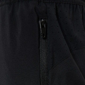 ADIDAS SPORTSWEAR Tapered Sporthose 'Tech Apparel' in Schwarz