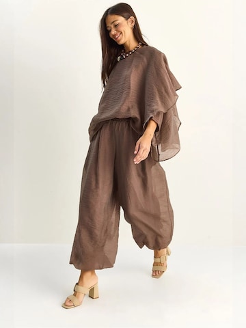 Completo pantalone di Bianco Lucci in beige