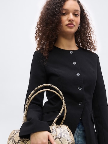 Blazer di Gina Tricot in nero