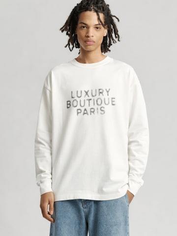 Mansour Sweatshirt 'Luxury Boutique Longsleeve' in Weiß: Vorderseite