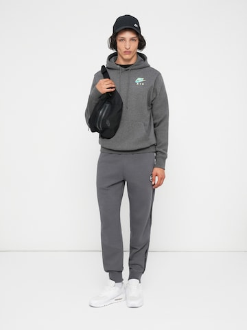 Nike Sportswear Sweatshirt 'CLUB' i grå