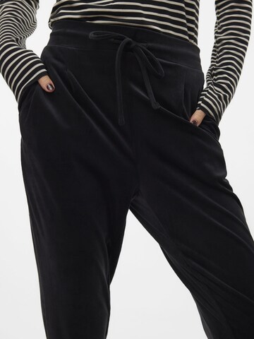 VERO MODA Tapered Trousers 'LEA' in Black