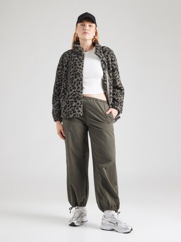 Noisy May Curve - Chaqueta polar 'NMLUCA' en gris