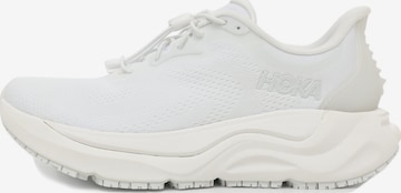 Chaussure de course 'Arahi SR' HOKA en blanc : devant