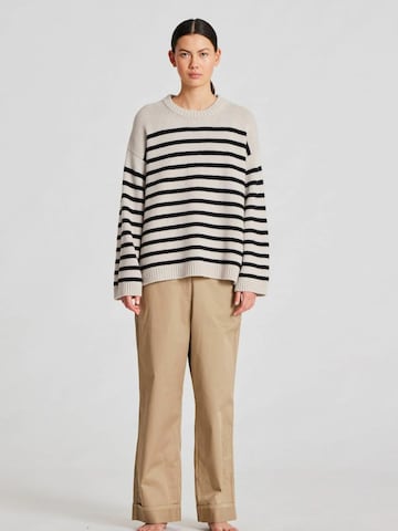 Gai+Lisva Oversized neulepaita 'Barbera' värissä beige