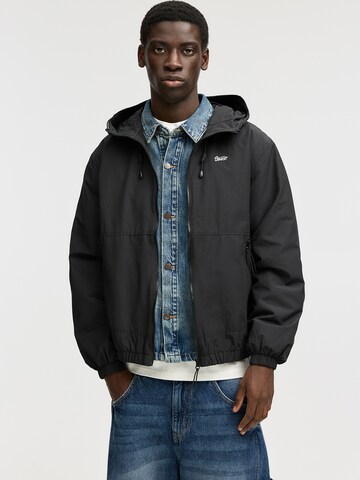 Pull&Bear Prehodna jakna 'STWD' | črna barva