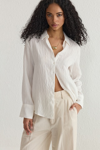 Chemisier Trendyol en blanc : devant
