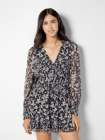 Bershka Kleid in Schwarz: predná strana