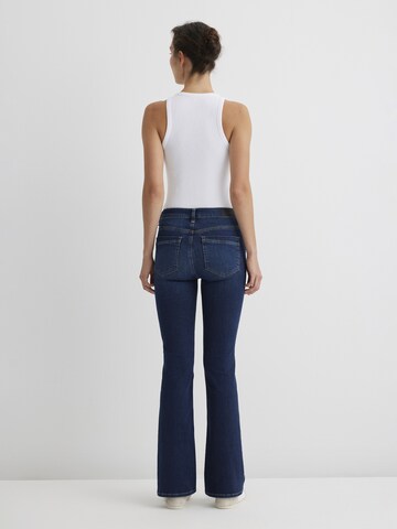 Mavi Bootcut Jeans in Blau