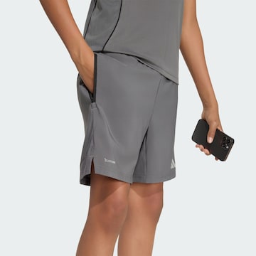 Loosefit Pantalon de sport 'Tech Apparel' ADIDAS SPORTSWEAR en gris