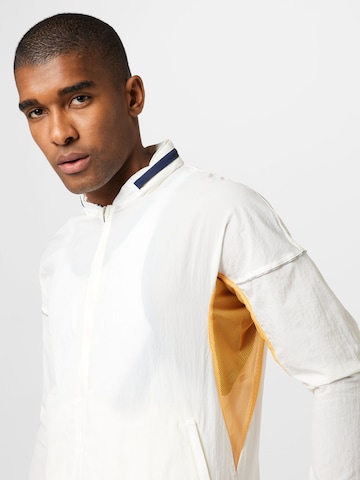 Veste de sport NIKE en blanc