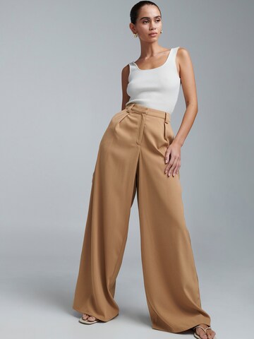 St MRLO - Pierna ancha Pantalón plisado en beige