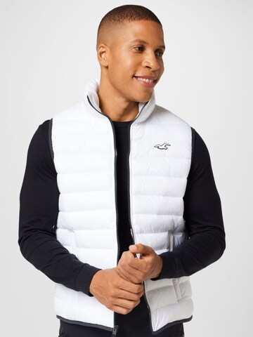 HOLLISTER - Chaleco en blanco: frente