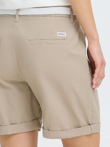 Oxmo Regular Chinoshorts inkl. Gürtel in Beige