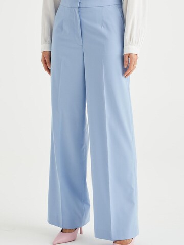 WE Fashion Wide leg Trousers with creases in Blue