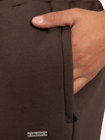 Effilé Pantalon Smilodox en marron