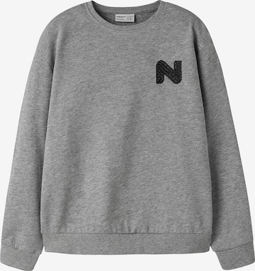 NAME ITSweater majica 'NKMNILAN' - siva boja: prednji dio