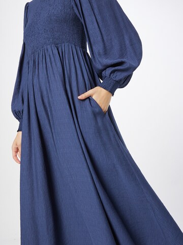 Robe 'CALTINE' NÜMPH en bleu