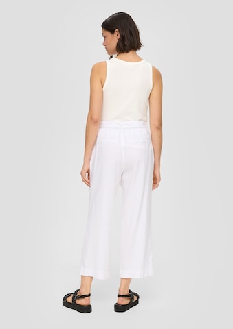 s.Oliver Wide Leg Bundfaltenhose in Weiß