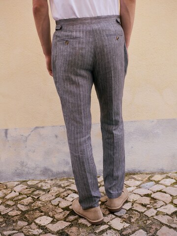 Next Slimfit Hose in Grau