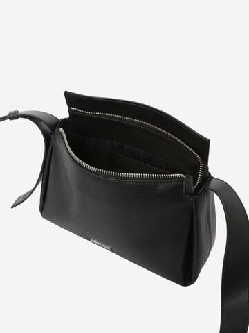 Calvin Klein Umhängetasche 'GRACIE' in Schwarz