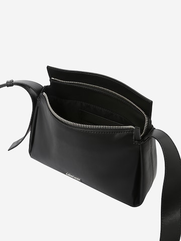 Borsa a tracolla 'GRACIE' di Calvin Klein in nero