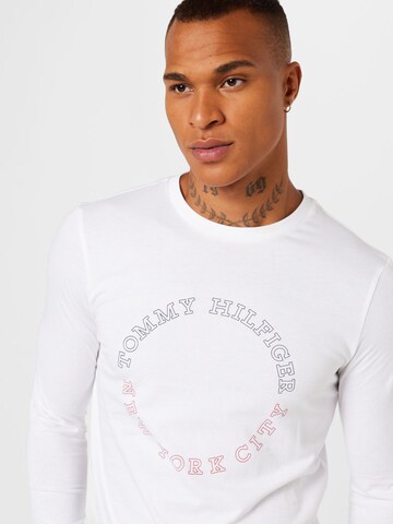 TOMMY HILFIGER - Camiseta en blanco