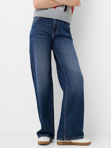 BershkaLoosefit Traperice - plava boja: prednji dio
