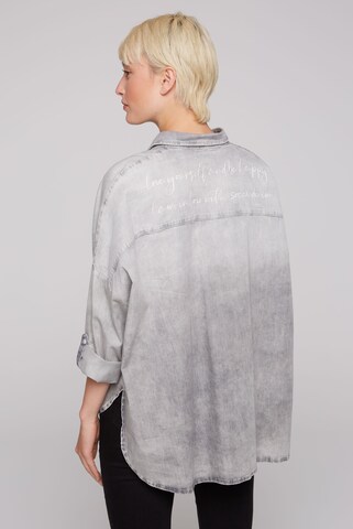 Soccx Bluse in Grau