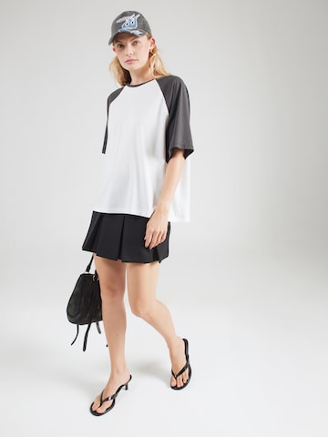 Tricou 'Freya' de la WEEKDAY pe gri
