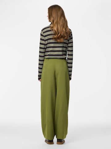 PIECES - Ropa ancha Pantalón plisado 'BARREL' en verde