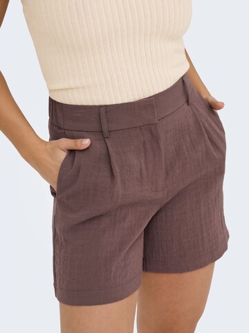 ONLY Regularen Hlače z naborki 'ONLITA' | rjava barva