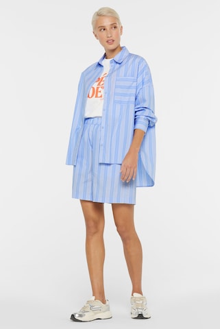 SENSES.THE LABEL Gestreifte Oversized Bluse BA:RI im Pyjama-Stil in Blau