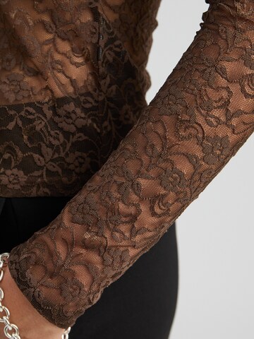 Peppercorn Top 'Salaya' in Bruin