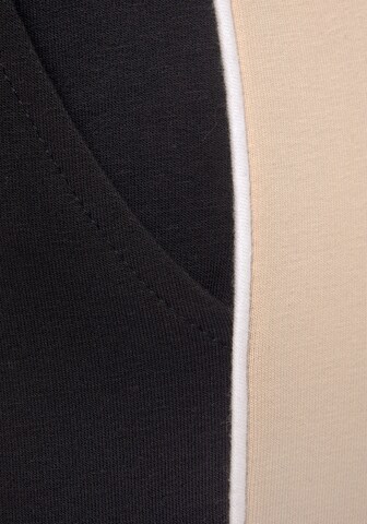 Tapered Pantaloni di s.Oliver in nero