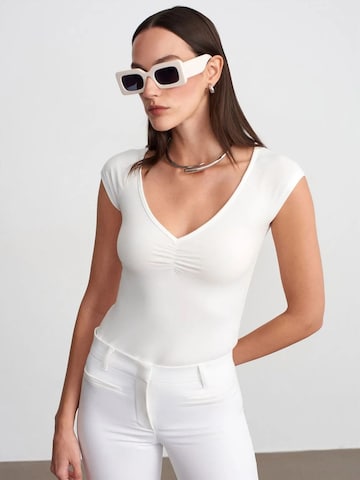 Dilvin Shirt in White: front