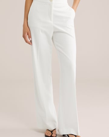 WE Fashion - regular Pantalón de pinzas en blanco: frente