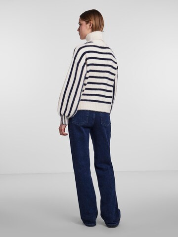 Pullover 'SMIA' di PIECES in bianco